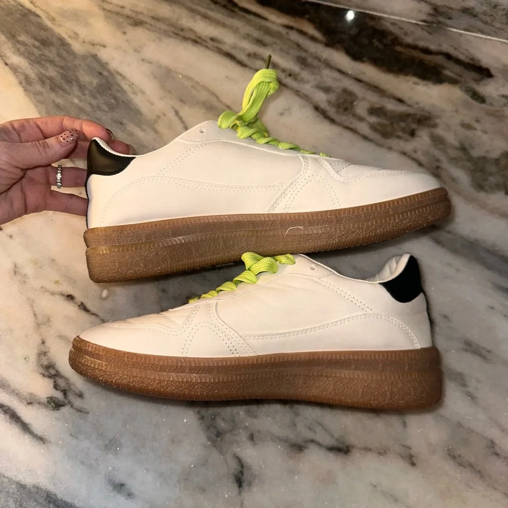 NWOT Nicole Miller Nixie Size 10 Women's Sneakers with Pink and Green Accents